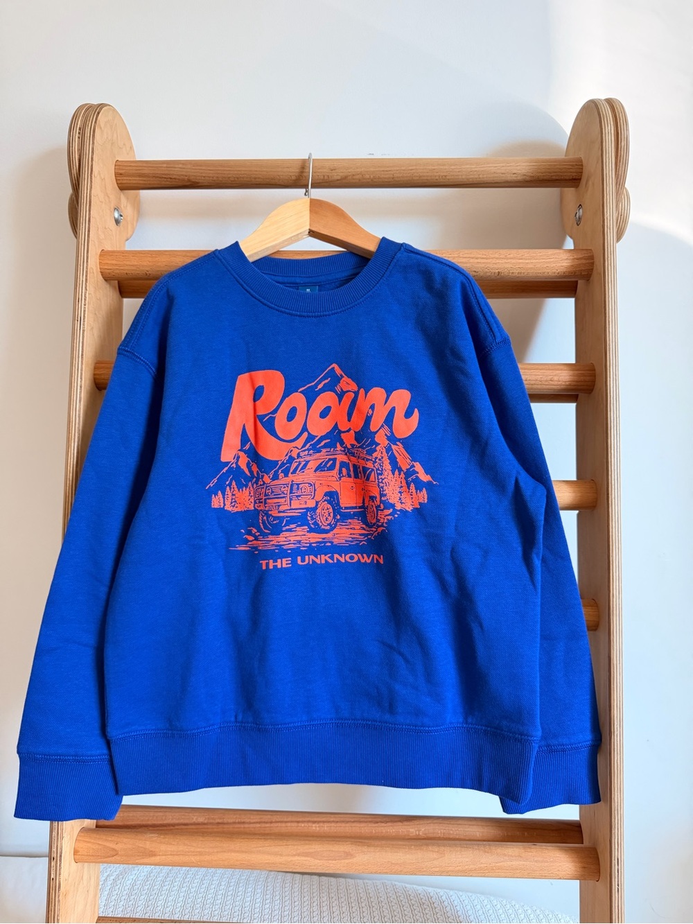 ✨ NWT Old Navy Boys Size Medium (8) Blue “Roam The Unknown” Graphic Sweatshirt